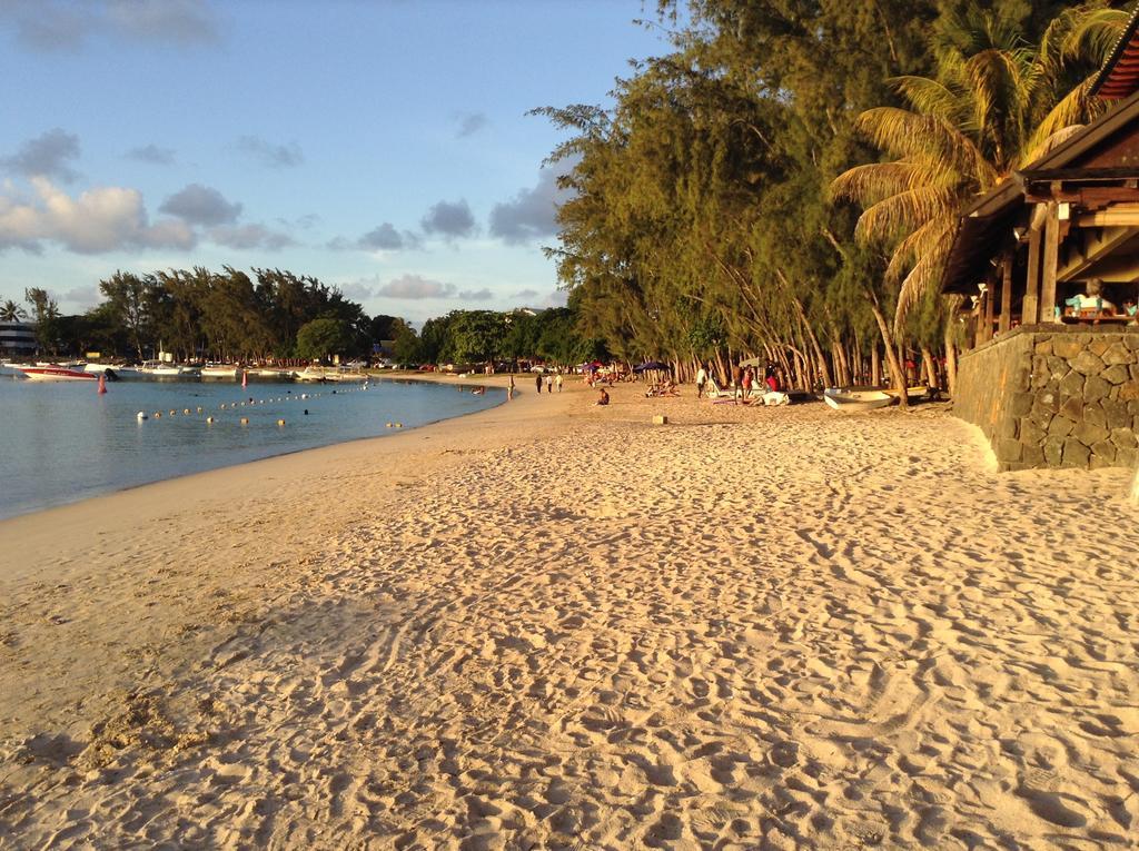 Ebrahim Flats - Grand Baie Beach エクステリア 写真